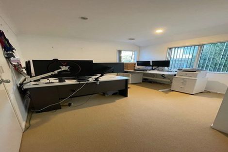 Photo of property in 211 Westchester Drive, Churton Park, Wellington, 6037