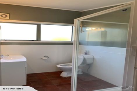 Photo of property in 21f7 Collins Avenue, Tawa, Wellington, 5028