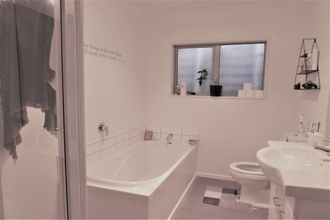 Photo of property in 15 Speldhurst Grove, Stokes Valley, Lower Hutt, 5019