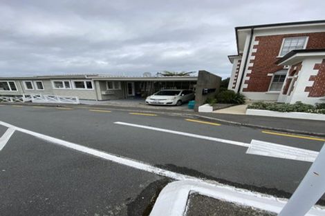 Photo of property in 2b Garden Road, Northland, Wellington, 6012