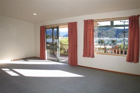 Photo of property in 5a Arthur Crescent, Waikawa, Picton, 7220
