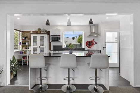 Photo of property in 6 Parkdale Place, Glenview, Hamilton, 3206