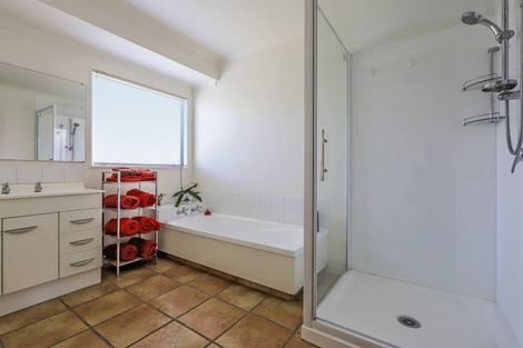 Photo of property in 13 Woodlands Drive, Havelock North, 4130