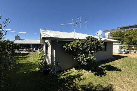 Photo of property in 18 Kelliher Drive, Wanaka, 9305