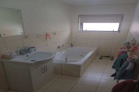 Photo of property in 55a Simpson Road, Ranui, Auckland, 0612
