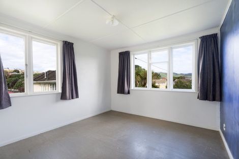 Photo of property in 6 Hereford Street, Cannons Creek, Porirua, 5024