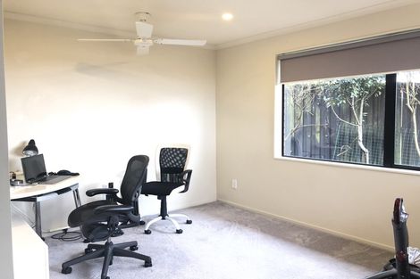 Photo of property in 17 Spoonbill Place, Unsworth Heights, Auckland, 0632