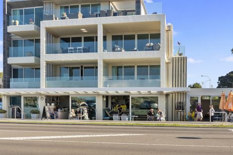 Photo of property in 15 Dungarvon Place, Clendon Park, Auckland, 2103