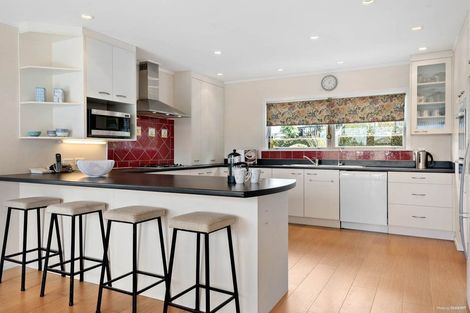 Photo of property in 35 Montgomery Avenue, Rothesay Bay, Auckland, 0630