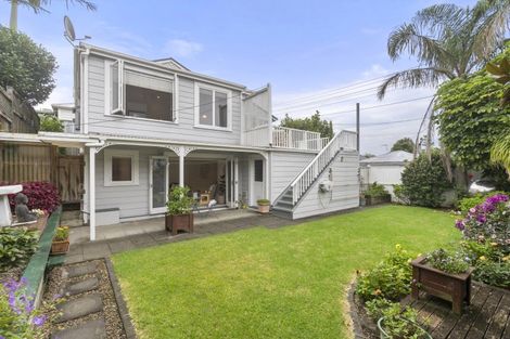 Photo of property in 1 St Leonards Road, Devonport, Auckland, 0624