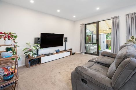 Photo of property in 11 Kaimai Avenue, Massey, Auckland, 0614