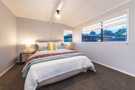 Photo of property in 11 Kayle Glen, West Harbour, Auckland, 0618