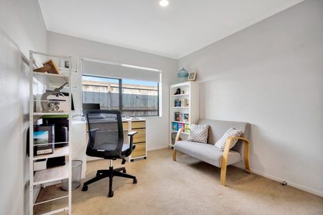 Photo of property in 3 Ron Wyatt Lane, Waiuku, 2123