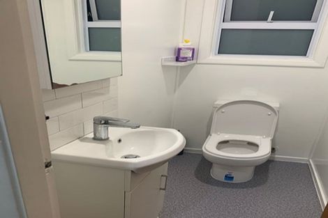 Photo of property in 1 Wakefield Terrace, Tawa, Wellington, 5028