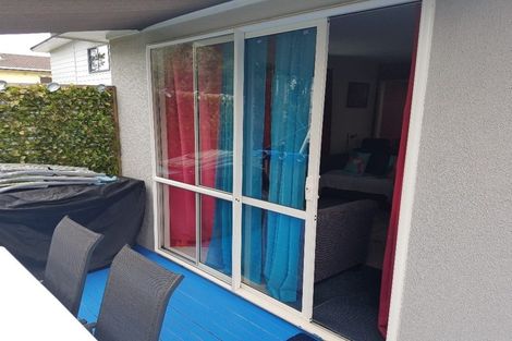 Photo of property in 1 Katrina Place, Massey, Auckland, 0614