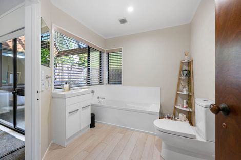 Photo of property in 27 Delamare Road, St Andrews, Hamilton, 3200