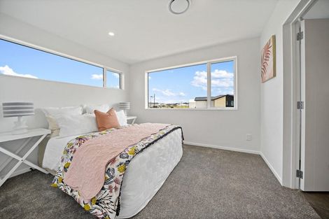 Photo of property in 1 Ritetai Street, Clarks Beach, 2122