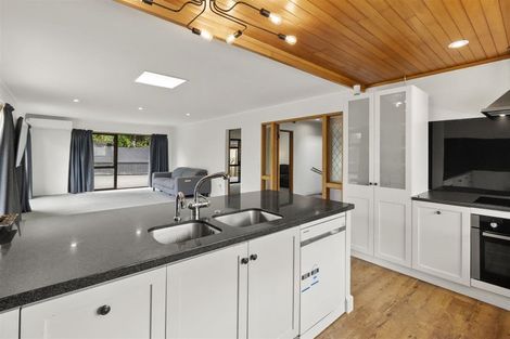 Photo of property in 9 Gloria Avenue, Te Atatu Peninsula, Auckland, 0610