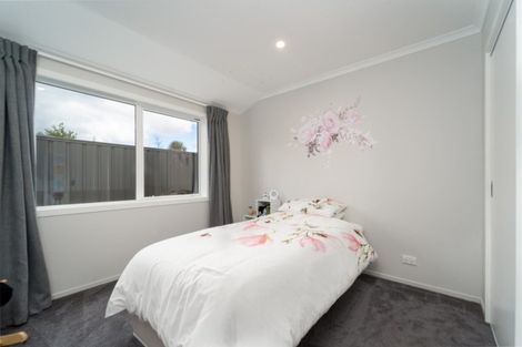 Photo of property in 2 James Kidd Place, Greytown, 5712