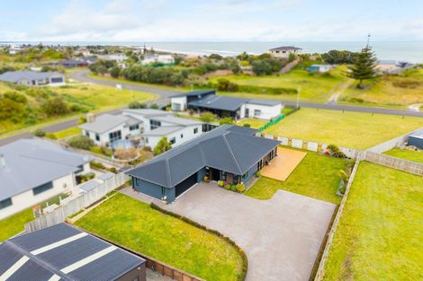 Photo of property in 5 Golf Vue Place, Castlecliff, Whanganui, 4501