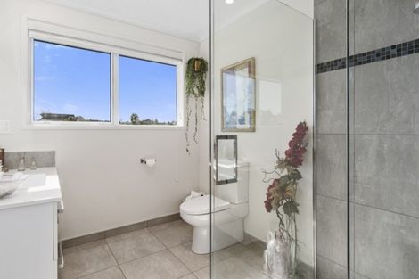 Photo of property in 18 Tranquil Grove, Omokoroa, 3114