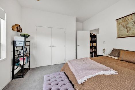 Photo of property in 2/5 Beach Street, Fitzroy, New Plymouth, 4312