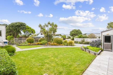 Photo of property in 5 Nuhaka Place, Paraparaumu Beach, Paraparaumu, 5032