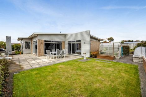 Photo of property in 27 Montague Grove, Stratford, 4332