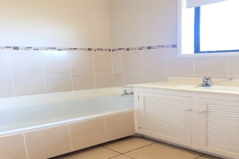 Photo of property in 14 Gwenand Place, Botany Downs, Auckland, 2010