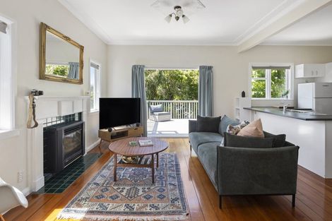 Photo of property in 22 Ranui Crescent, Khandallah, Wellington, 6035