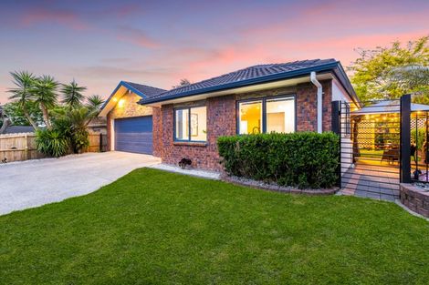 Photo of property in 12 Senator Drive, Manurewa, Auckland, 2105