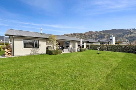 Photo of property in 4 Daniels Terrace, Wanaka, 9305