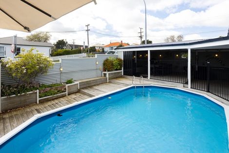 Photo of property in 104 Forest Lake Road, Forest Lake, Hamilton, 3200