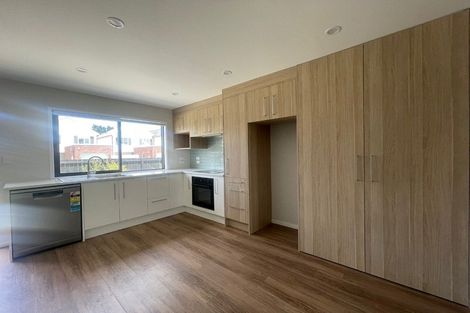 Photo of property in 2 Mikoikoi Crescent, Mangere Bridge, Auckland, 2022