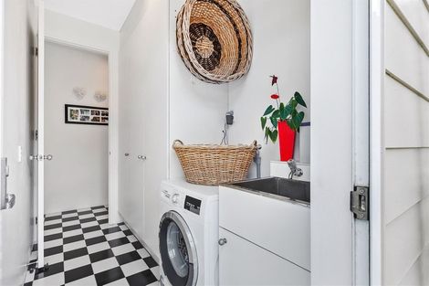 Photo of property in 11 Fathom Place, Te Atatu Peninsula, Auckland, 0610