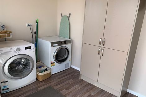 Photo of property in 26 Lyndfield Lane, Newlands, Wellington, 6037