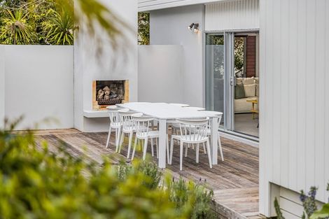 Photo of property in 16 Prestige Place, Castor Bay, Auckland, 0620