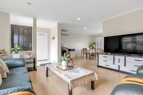 Photo of property in 16 Ironstone Place, Randwick Park, Auckland, 2105