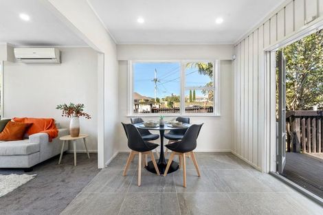 Photo of property in 19 Ribblesdale Road, Henderson, Auckland, 0612