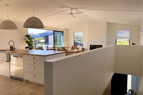 Photo of property in 13 Tuke Lane, Wanaka, 9305
