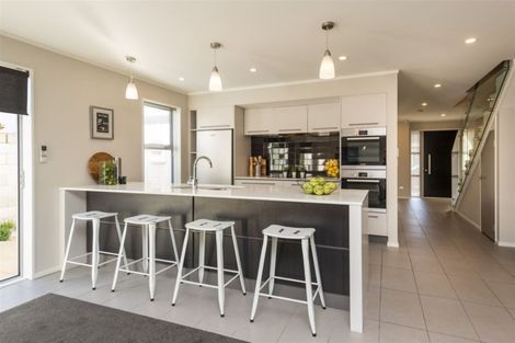 Photo of property in 142 Holly Road, St Albans, Christchurch, 8014