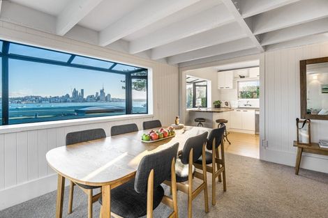 Photo of property in 5 Stanley Point Road, Stanley Point, Auckland, 0624