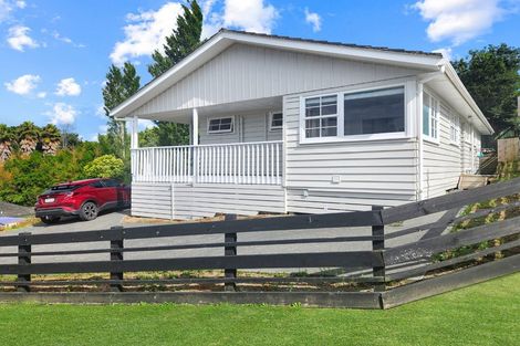 Photo of property in 9 Trosk Place, Waiuku, 2123