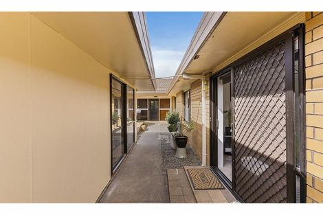 Photo of property in 3 Voltaire Court, Botany Downs, Auckland, 2010