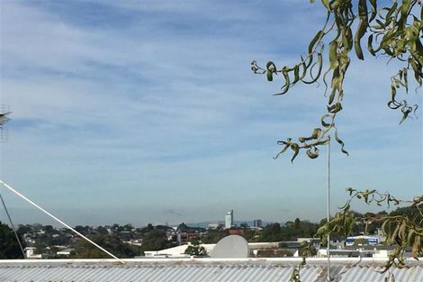 Photo of property in 21 Cheval Drive, Totara Vale, Auckland, 0629