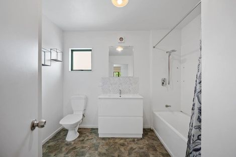 Photo of property in 121b Sunnyside Road, Sunnyvale, Auckland, 0612