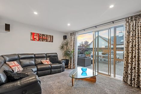 Photo of property in 7 Waterstock Way, Parklands, Christchurch, 8083