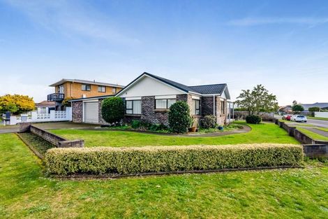 Photo of property in 25 Puketotara Street, Highlands Park, New Plymouth, 4312