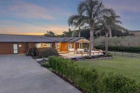 Photo of property in 883 Peak Road, Helensville, 0875