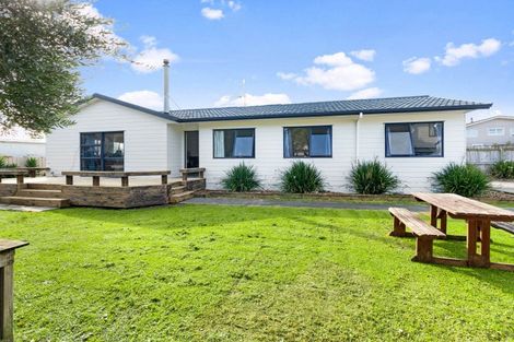 Photo of property in 13 Stevenson Road, Clarks Beach, 2122